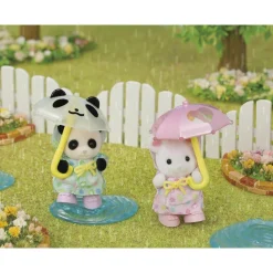 Le duo des bébés en habits de pluie Sylvanian Families 5748